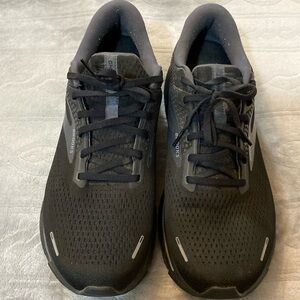 Mens Brooks ghost 14 black, like new, sz 12 wide (2E)